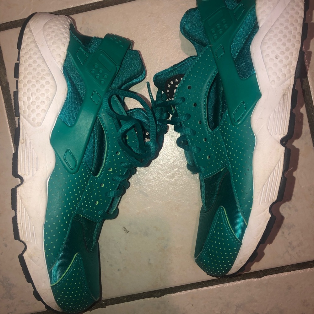 *SOLD* Teal Nike Hurache